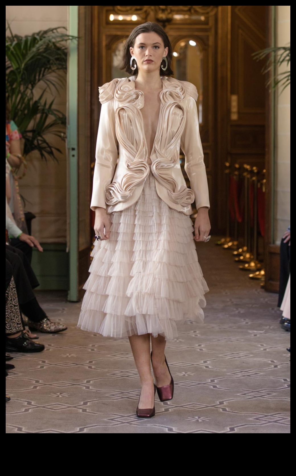 Pista radiantă: bucurați-vă în lumina reflectoarelor excelenței elegante