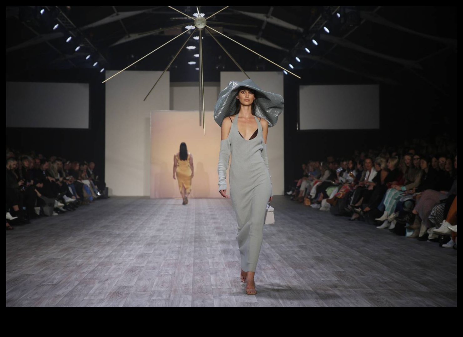 Pista radiantă: bucurați-vă în lumina reflectoarelor excelenței elegante