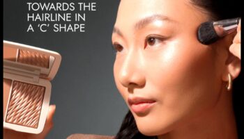 Bronzer și Blush Harmony: obținerea unui aspect coeziv al obrajilor