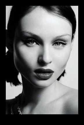 Glam în alb și negru Un aspect cu contrast ridicat pentru orice ocazie 1 Glam în alb și negru: Explorarea frumuseții cu contrast ridicat în stilurile de machiaj