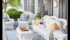 Care sunt câteva sfaturi cheie pentru decorarea unei zone de lounge în aer liber cu accente nautice?