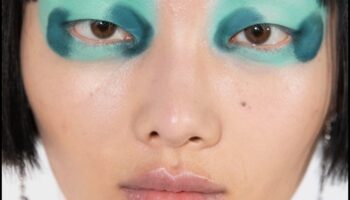 Tendințe pentru creionul de buze: experimentarea cu modele geometrice și abstracte